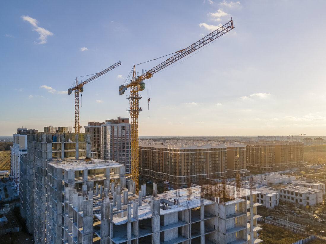 Baustelle mit temporärer Absicherung